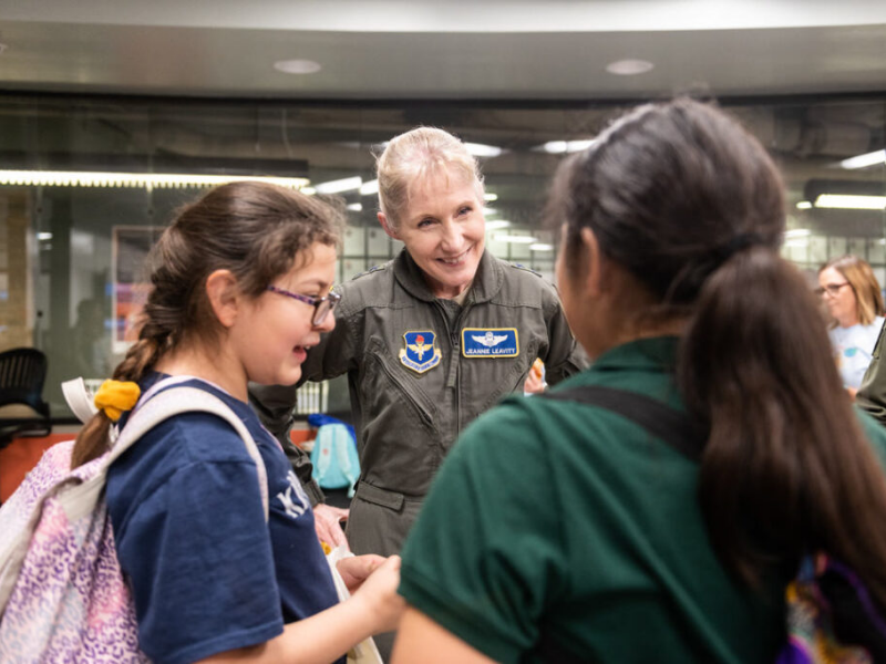 Texas engineering alumna Jeannie Leavitt talking to Texas engineering students