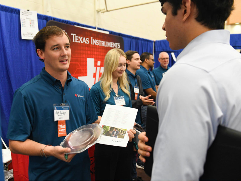 Engineering Expo UT Austin employer talking to student
