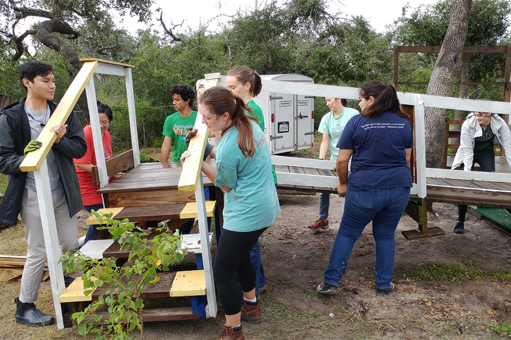 Texas civil engineering students lifting a ramp